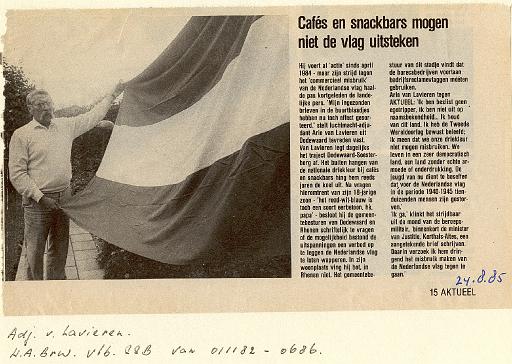 1985-08 van Lavieren met vlagprobleem.jpg